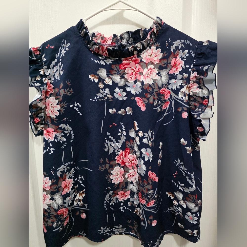 SHEIN Floral Ruffle Sleeve Top